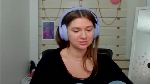 Snapshot of monika_youu chatting on February 23, 2025, 10:28 am Monika online show from February 23, 2025, 10:28 am
