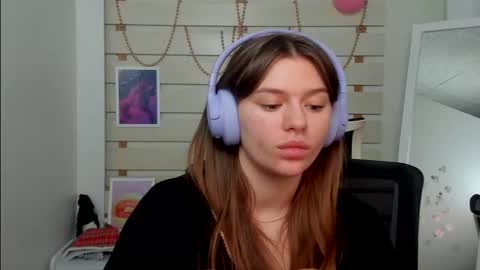 Snapshot of monika_youu chatting on February 23, 2025, 1:32 pm Monika online show from February 23, 2025, 1:32 pm