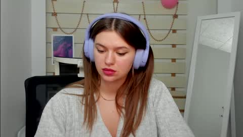 Snapshot of monika_youu chatting on February 24, 2025, 5:20 pm Monika online show from February 24, 2025, 5:20 pm