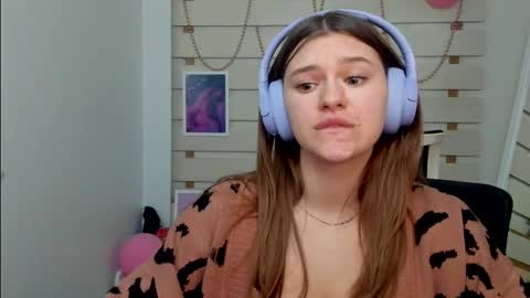 Snapshot of monika_youu chatting on February 26, 2025, 2:03 pm Monika online show from February 26, 2025, 2:03 pm