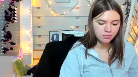 Monika online show from November 29, 2025, 1:47 pm