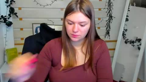Snapshot of monika_youu chatting on April 28, 2026, 8:52 am Monika online show from April 28, 2026, 8:52 am