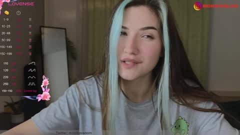 Snapshot of monikavenom chatting on February 2, 2025, 5:15 pm Monika online show from February 2, 2025, 5:15 pm