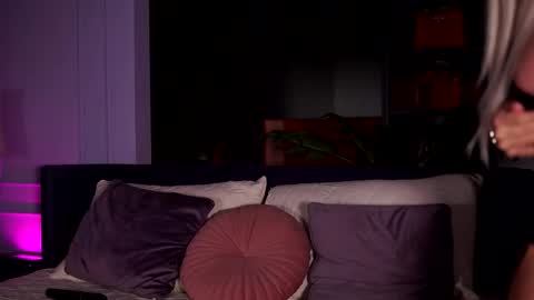 Moni online show from December 5, 2025, 4:32 am