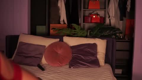 Moni online show from April 19, 2026, 3:50 am