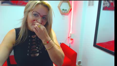 Snapshot of monserrat_diva chatting on September 10, 2025, 9:37 pm monserrat_diva online show from September 10, 2025, 9:37 pm