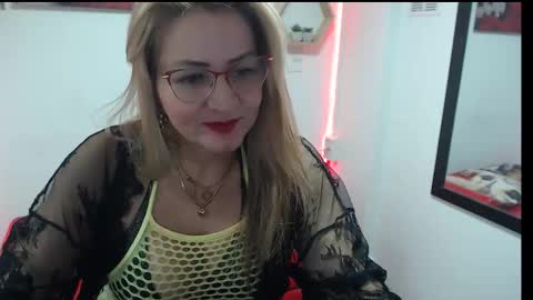 Snapshot of monserrat_diva chatting on September 20, 2025, 11:06 pm monserrat_diva online show from September 20, 2025, 11:06 pm