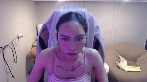 ELYSE A SIMPLE GIRL online show from March 4, 2025, 6:26 am