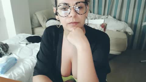 Monse online show from April 17, 2026, 8:01 pm