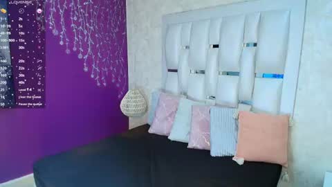 Snapshot of moom_ivy_ chatting on July 4, 2026, 12:11 pm online show from July 4, 2026, 12:11 pm