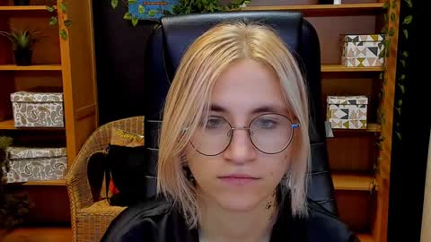 Katrin online show from December 7, 2024, 11:12 pm