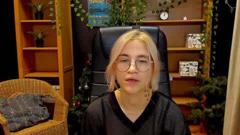 Katrin online show from December 10, 2024, 3:01 pm