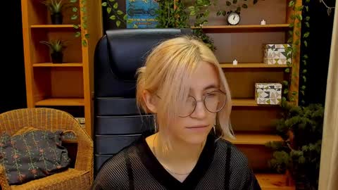 Katrin online show from December 10, 2024, 6:17 pm