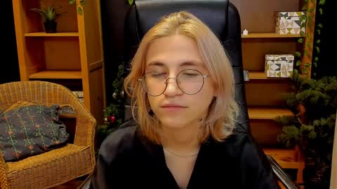 Katrin online show from December 11, 2024, 3:35 am