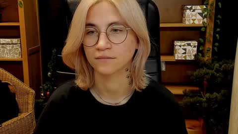 Katrin online show from December 12, 2024, 3:37 pm