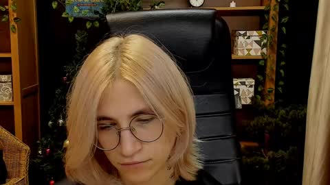 Katrin online show from December 12, 2024, 6:42 pm