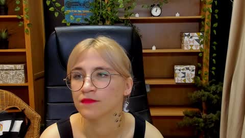 Katrin online show from December 19, 2024, 3:18 am
