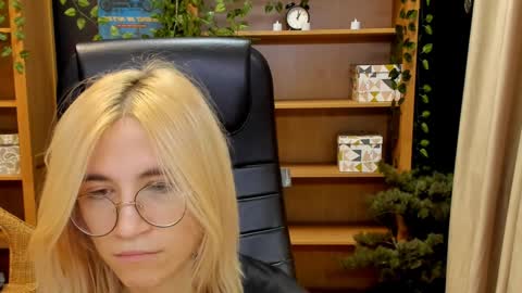 Katrin online show from December 26, 2024, 9:15 pm