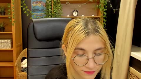 Katrin online show from February 1, 2025, 9:08 pm