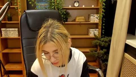 Katrin online show from February 2, 2025, 12:09 am