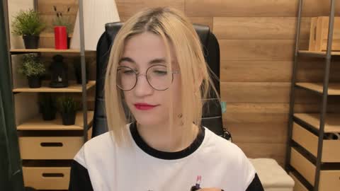 Katrin online show from February 3, 2025, 10:43 pm