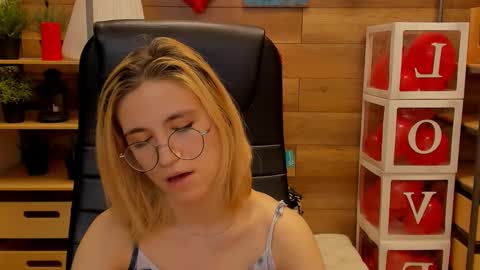 Katrin online show from February 24, 2025, 11:09 pm
