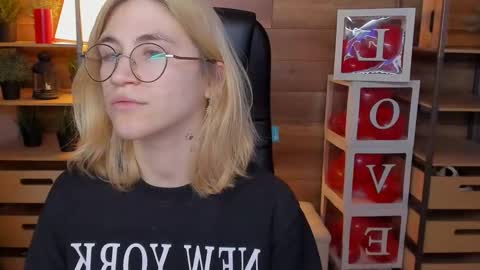 Katrin online show from March 6, 2025, 8:59 pm