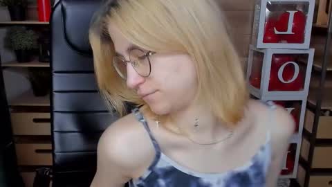 Katrin online show from March 9, 2025, 2:54 pm