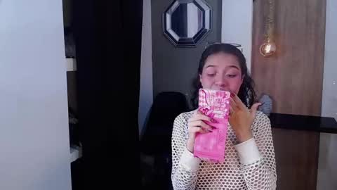 moon_and_fire_ online show from November 7, 2025, 3:01 pm