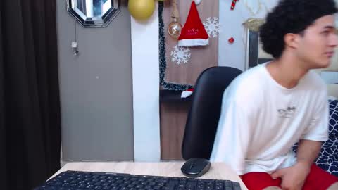 moon_and_fire_ online show from November 21, 2025, 2:54 am