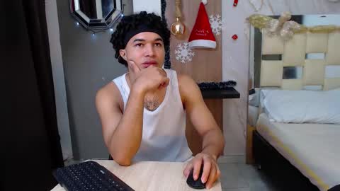 moon_and_fire_ online show from December 16, 2025, 4:50 am