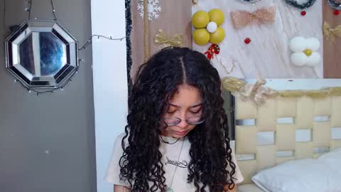 moon_and_fire_ online show from December 17, 2025, 2:17 am