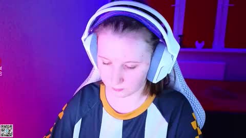 Lola online show from November 21, 2025, 2:16 pm