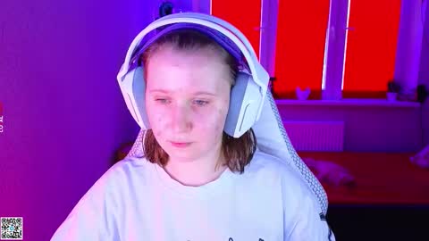 Lola online show from November 24, 2025, 12:38 pm