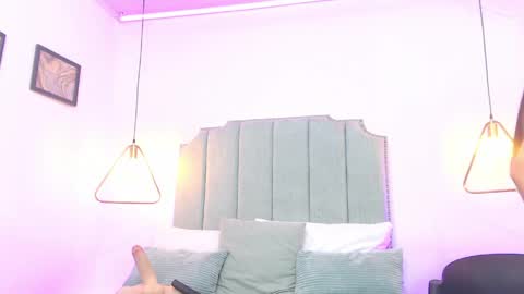 Snapshot of moon_blue95 chatting on May 12, 2026, 11:46 pm Moon online show from May 12, 2026, 11:46 pm