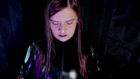 Snapshot of moon_dark520 chatting on December 21, 2025, 4:52 am Lilith online show from December 21, 2025, 4:52 am