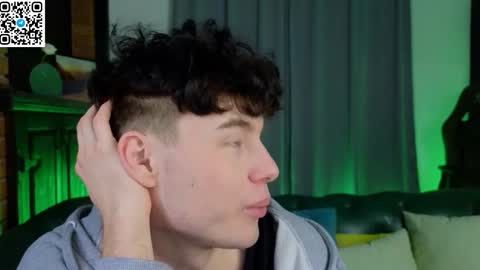 moon_gloww online show from February 28, 2026, 12:28 pm