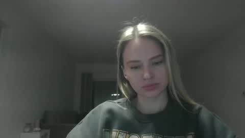 Snapshot of moon_light_girl chatting on March 3, 2025, 4:14 am moon_light_girl online show from March 3, 2025, 4:14 am