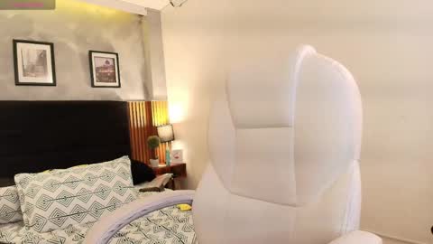 Sarah online show from March 1, 2025, 2:04 am