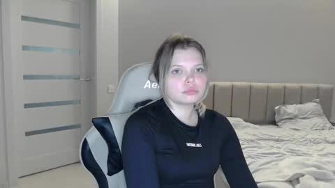 Snapshot of moon_lili chatting on March 21, 2026, 1:37 pm moon_lili online show from March 21, 2026, 1:37 pm