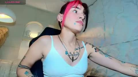 Snapshot of moon_red_r chatting on July 13, 2026, 7:38 pm Moon online show from July 13, 2026, 7:38 pm