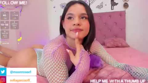 Snapshot of moon_roxee chatting on October 16, 2025, 2:51 pm moon_roxee online show from October 16, 2025, 2:51 pm