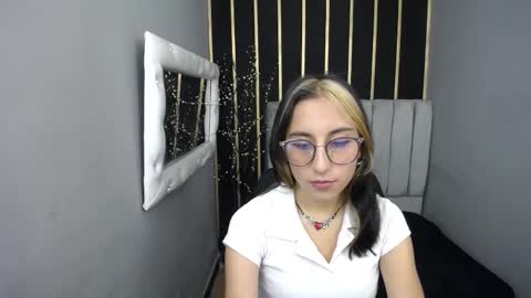 MOON SHUT online show from March 4, 2026, 12:22 pm