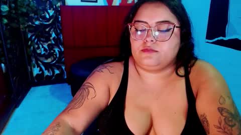 moon_sunflowers online show from November 19, 2025, 11:49 pm