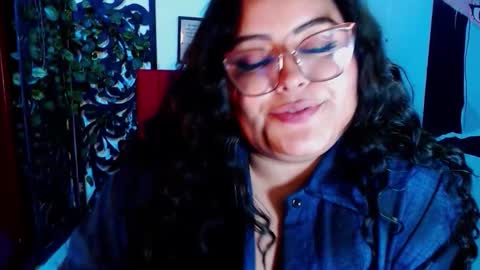 moon_sunflowers online show from November 22, 2025, 12:09 am