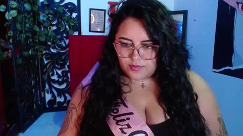 moon_sunflowers online show from November 24, 2025, 3:06 am