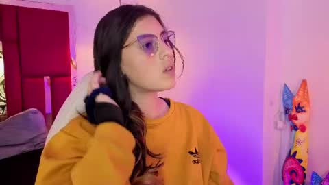 Snapshot of moon_winy chatting on July 12, 2026, 7:38 pm Winy online show from July 12, 2026, 7:38 pm