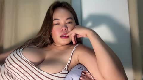 moona_luna21 online show from November 5, 2025, 3:01 pm