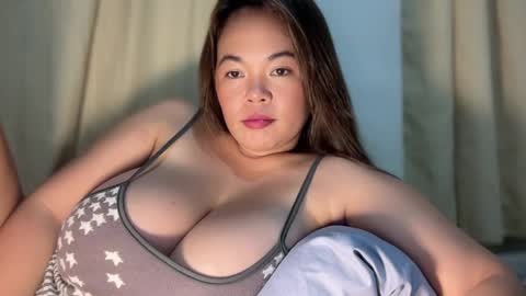 moona_luna21 online show from November 17, 2025, 12:55 pm