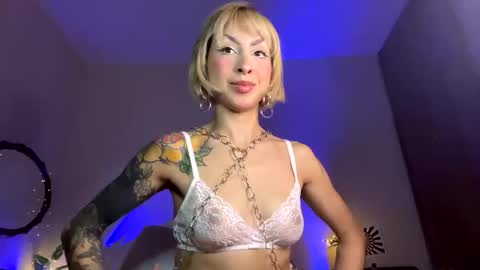 Cinna online show from December 4, 2025, 9:45 pm